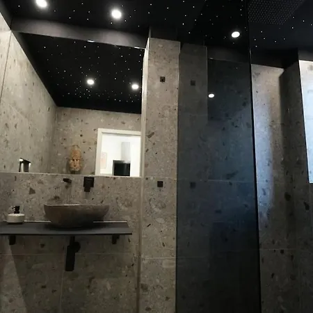 Mit Badewanne, Kamin Und Parkplatz * Γκρατς