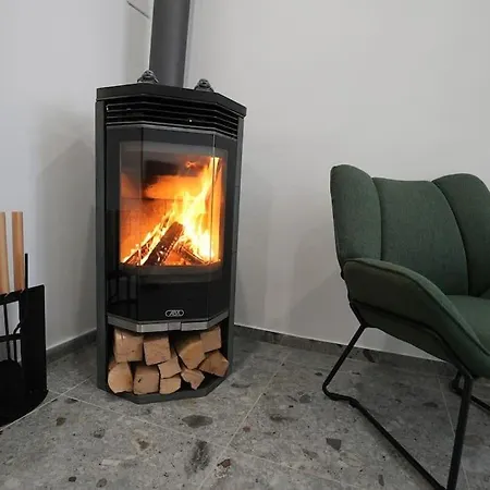 Mit Badewanne, Kamin Und Parkplatz *