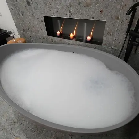 Διαμέρισμα Mit Badewanne, Kamin Und Parkplatz *