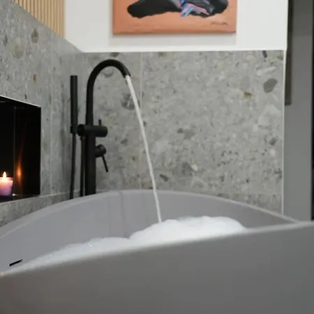 Mit Badewanne, Kamin Und Parkplatz * Γκρατς