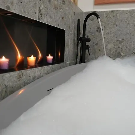 Διαμέρισμα Mit Badewanne, Kamin Und Parkplatz *