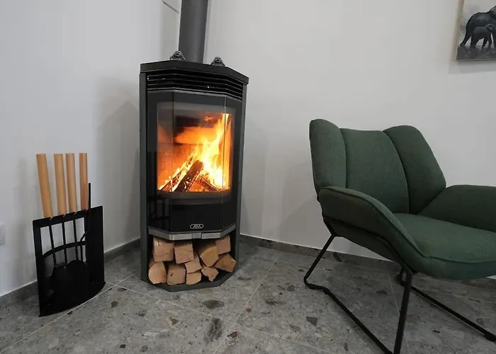 Mit Badewanne, Kamin Und Parkplatz *